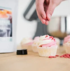 BrandNewCake Confetti Open Hartjes Rood 500gr.